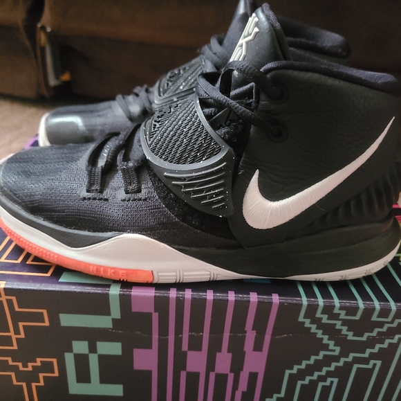 Kyrie 6 'Jet Black' 2022 - Picture 4 of 4